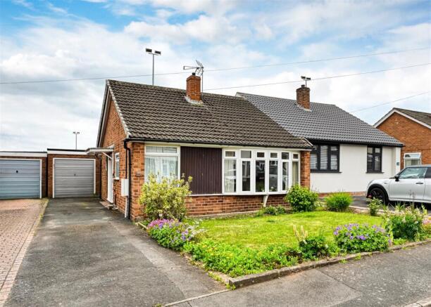2 bed property, in 13 Orchard Drive, £260,000