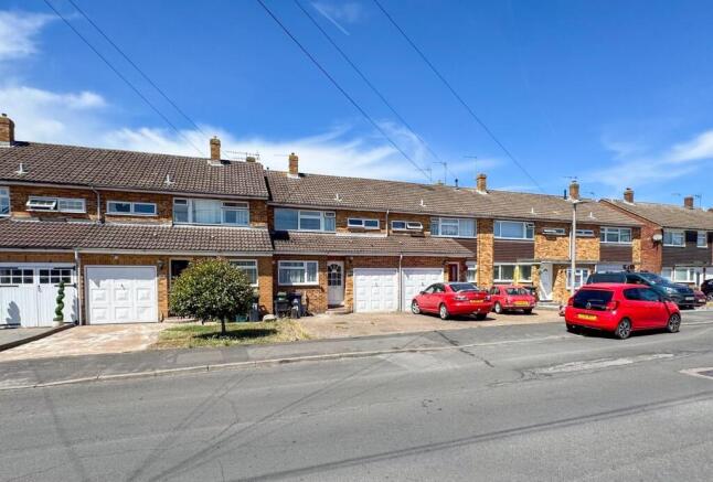 3 bed property, in Caxton Road, £415,000
