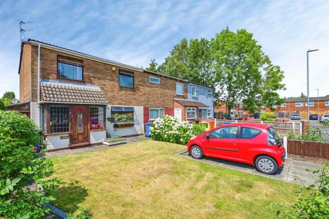 3 bed property, in Romford Way, £190,000