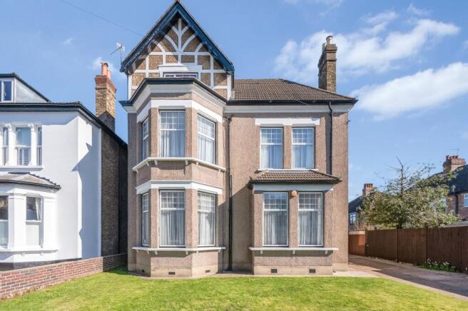 6 bed property, in Wheathill Road, £1,250,000