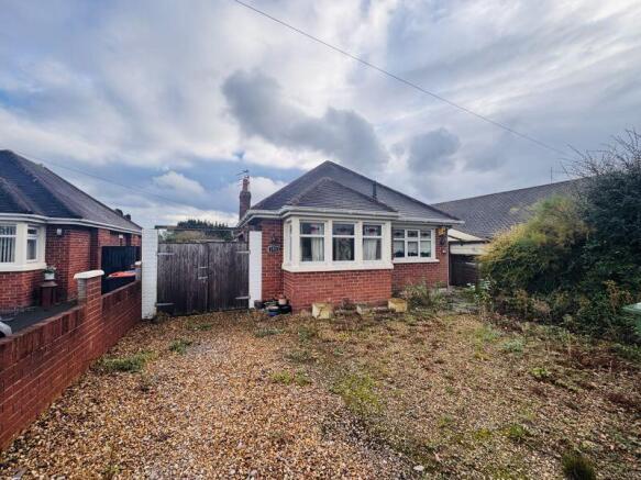 2 bed property, in Fantastic Potential - 180 Breck Road, £225,000