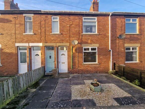 2 bed property, in Rosalind Avenue, £65,000