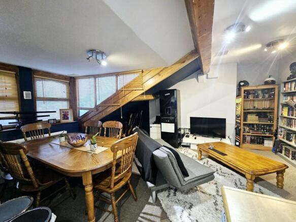 1 bed property, in St. Martins Court, £75,000