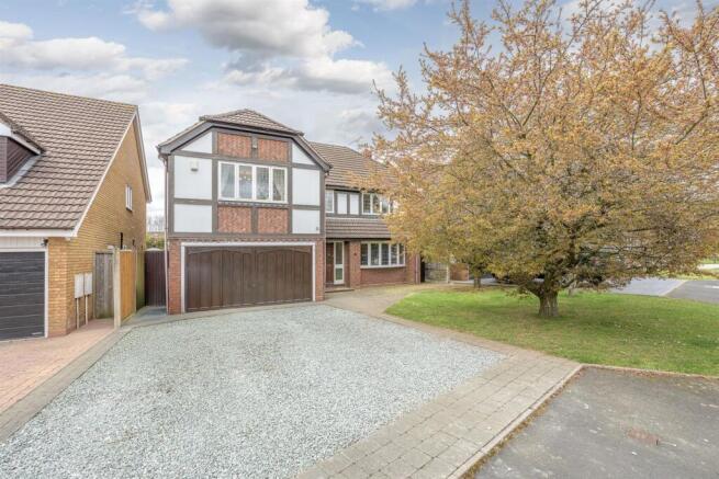 4 bed property, in The Meadows, £675,000