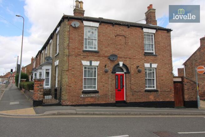 2 bed property, in St Michaels Road, £166,500