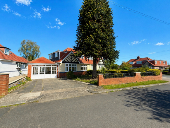 3 bed property, in Audley Gardens, £235,000