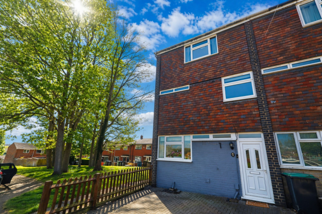 4 bed property, in Taverners, £400,000