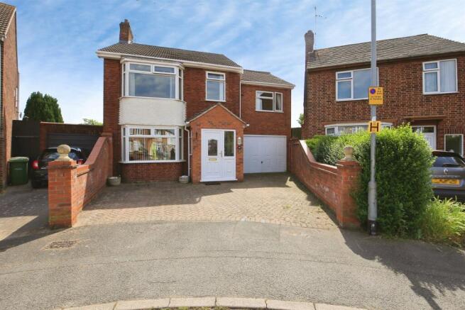 4 bed property, in Shortacres Road, £325,000