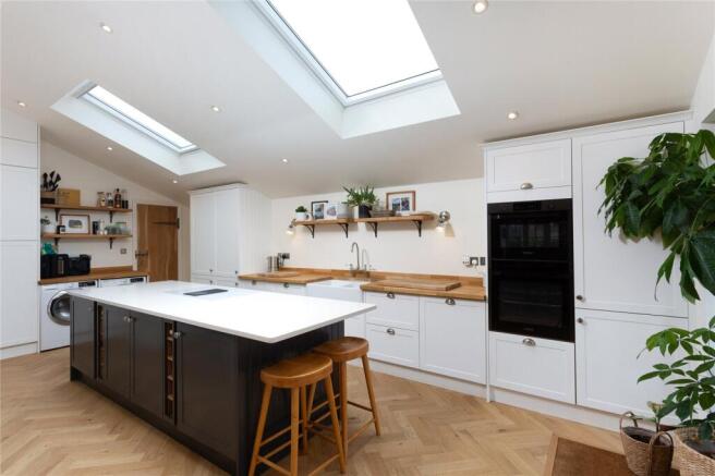 2 bed property, in Church Hill, £399,950