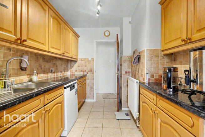 3 bed property, in Chestnut Road, £325,000