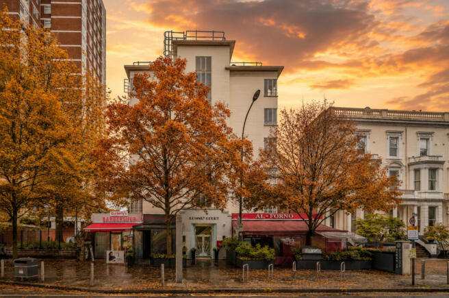 1 bed property, in Shepherds Bush Green, £260,000