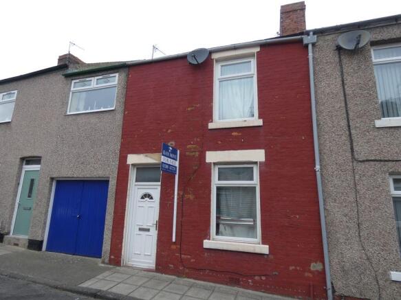 2 bed property, in Craddock Street, £40,000
