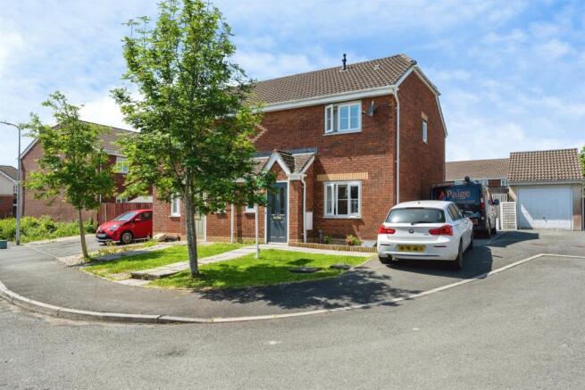 3 bed property, in Pant Bryn Isaf, £230,000
