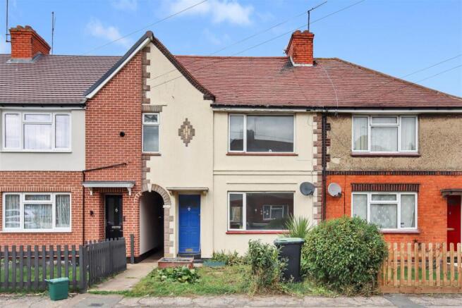 3 bed property, in Highfield Road, £150,000