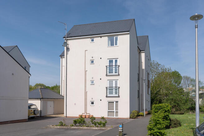 1 bed property, in Portishead BS20, £200,000