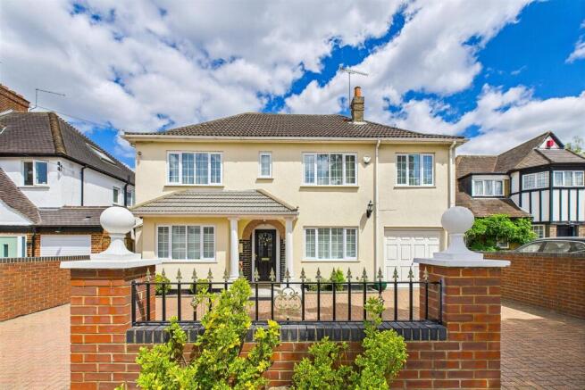 7 bed property, in Lime Grove, £1,300,000