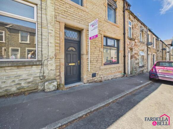 3 bed property, in Manchester Road, £90,000