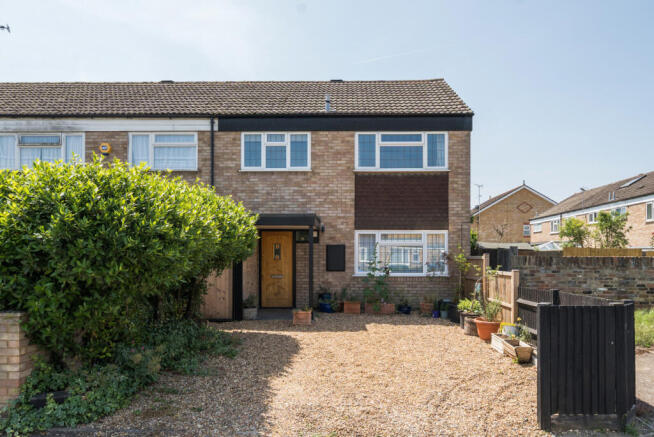 3 bed property, in Bennett Close, £450,000