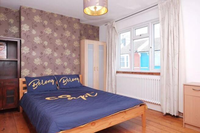 4 bed property, in Park Crescent Road, £425,000