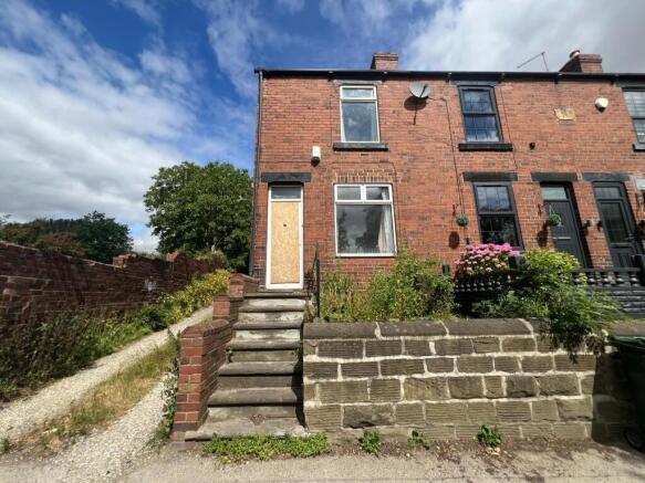 2 bed property, in 3 Royd View Common Road, £40,000