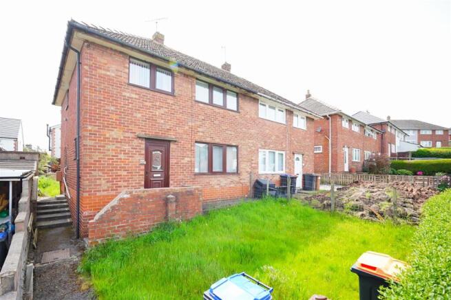 3 bed property, in Fairfield Road, £125,000