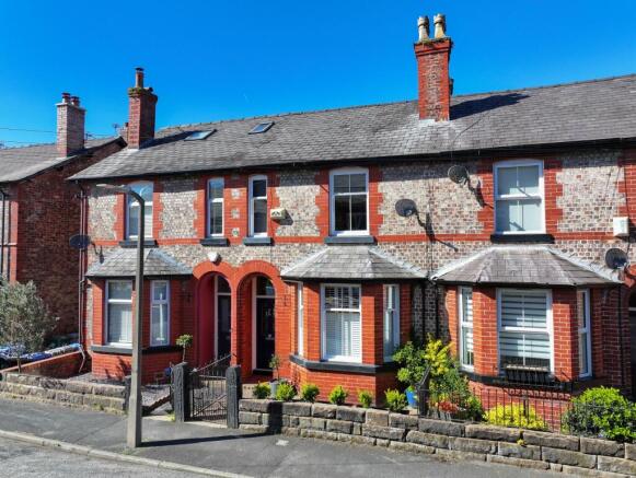 3 bed property, in Lilac Road, £500,000