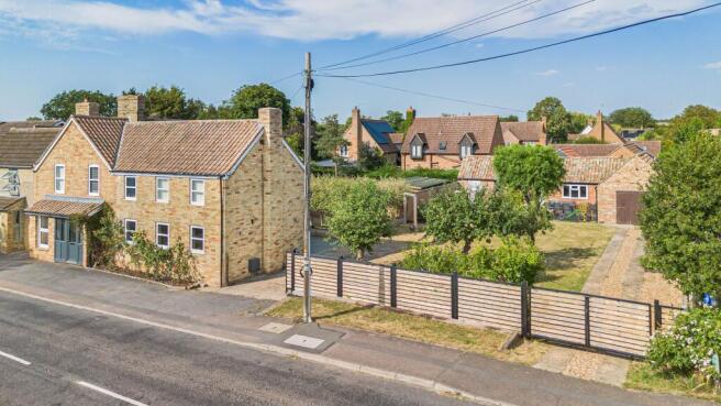 3 bed property, in Great North Road, £450,000