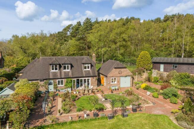 5 bed property, in Cross In Hand, £1,295,000