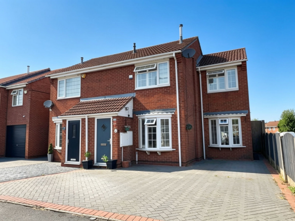 2 bed property, in Goode Close, £280,000