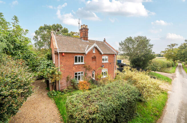 2 bed property, in Beeston Lane, £325,000