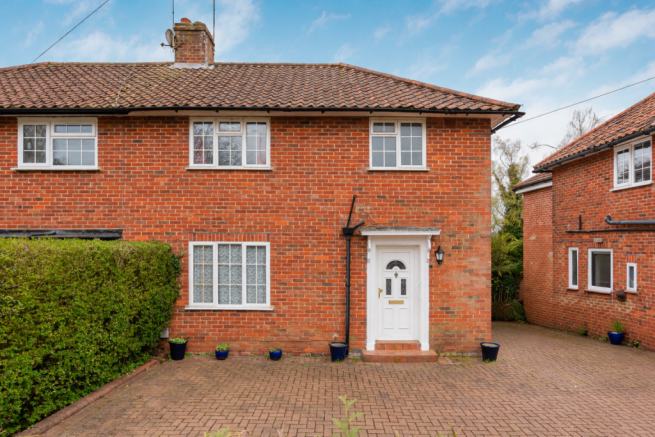 3 bed property, in Broadfield Place, £595,000