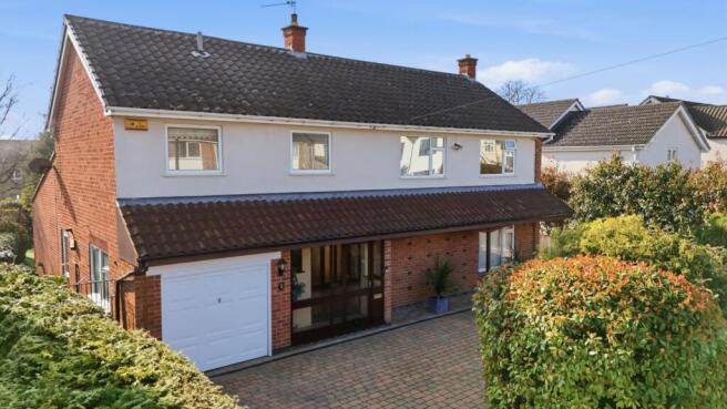 4 bed property, in Firs Road, £900,000