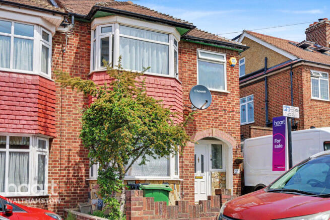 3 bed property, in Longacre Road, £600,000