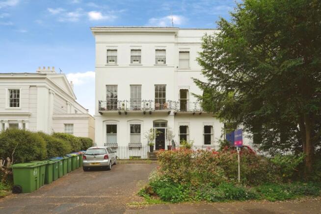 2 bed property, in Pittville Lawn, £450,000
