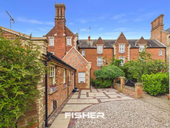 3 bed property, in The Close, £450,000