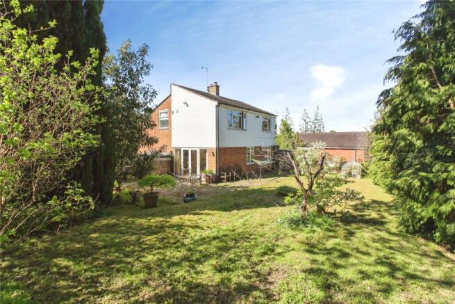 5 bed property, in Oakfield, £725,000