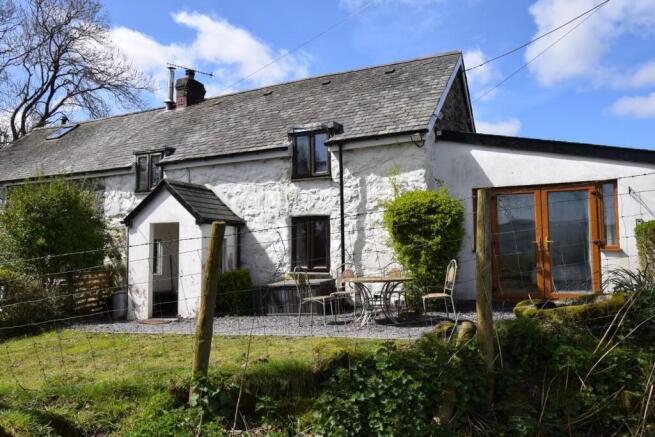 3 bed property, in Fron Uchaf, £160,000