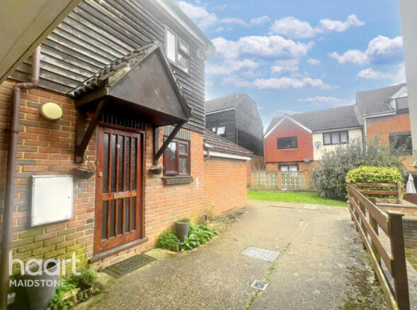 1 bed property, in Peacock Mews, £220,000