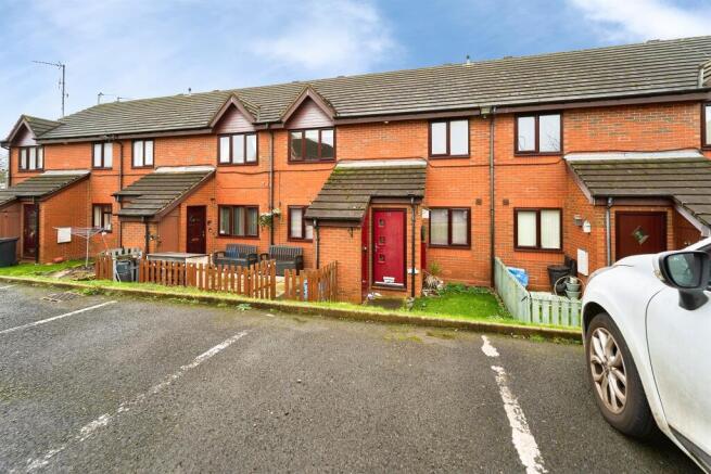 2 bed property, in Cinder Way, £95,000