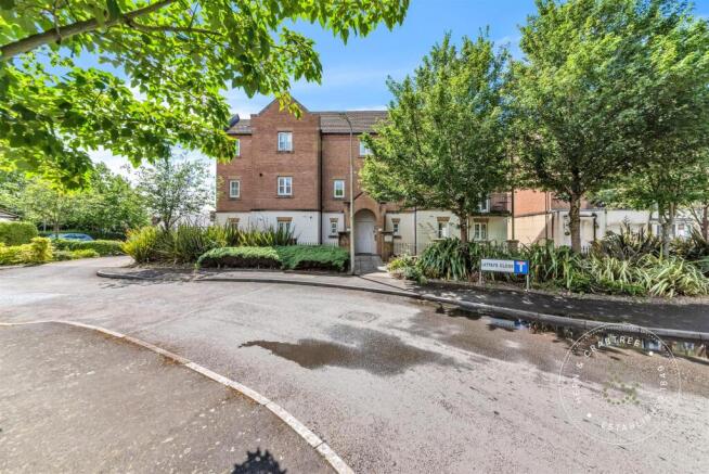 1 bed property, in Latteys Close, £150,000