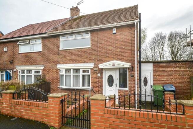 2 bed property, in Palmerston Road, £95,000