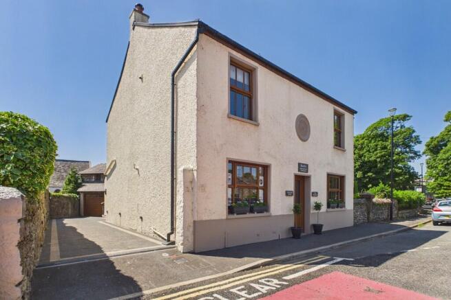 4 bed property, in 36 Yorkshire House, £595,000