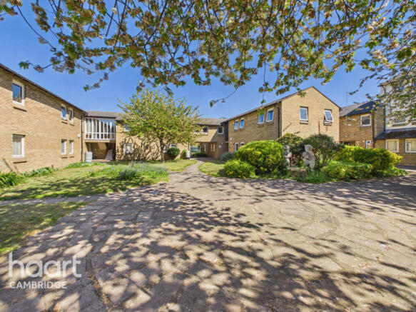 1 bed property, in Russell Court, £325,000