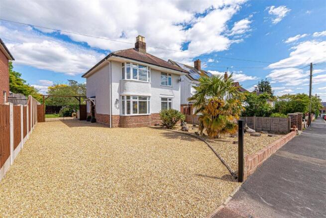 3 bed property, in Longfield Drive, £520,000