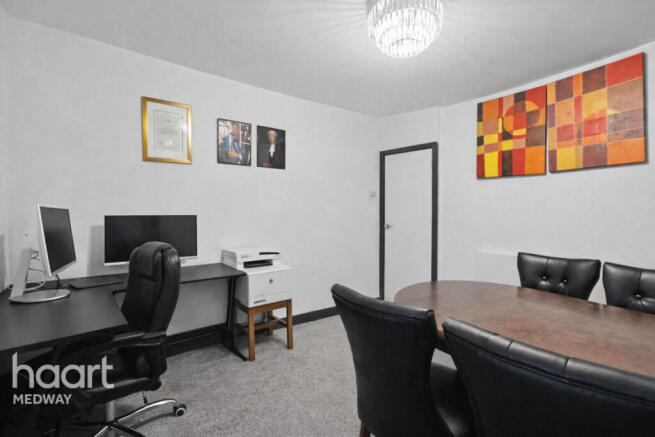 3 bed property, in Stanhope Road, £260,000