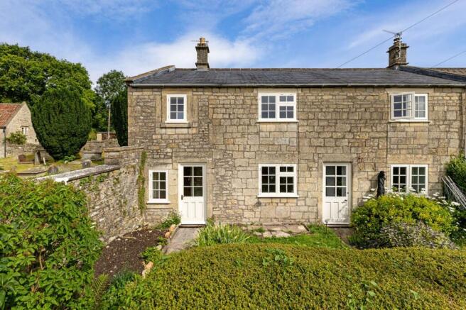 2 bed property, in Victoria Cottages, £325,000