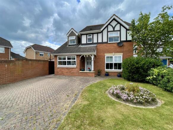 4 bed property, in Heathfield Park, £280,000