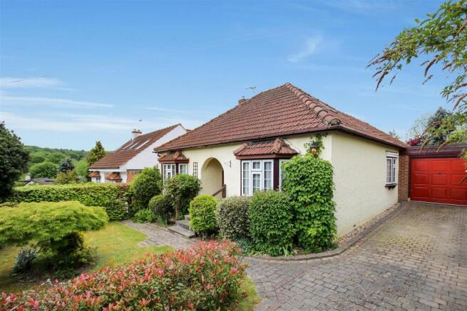 3 bed property, in Rosecroft Lane, £695,000