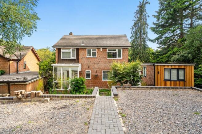 3 bed property, in Bassett Green Drive, £595,000