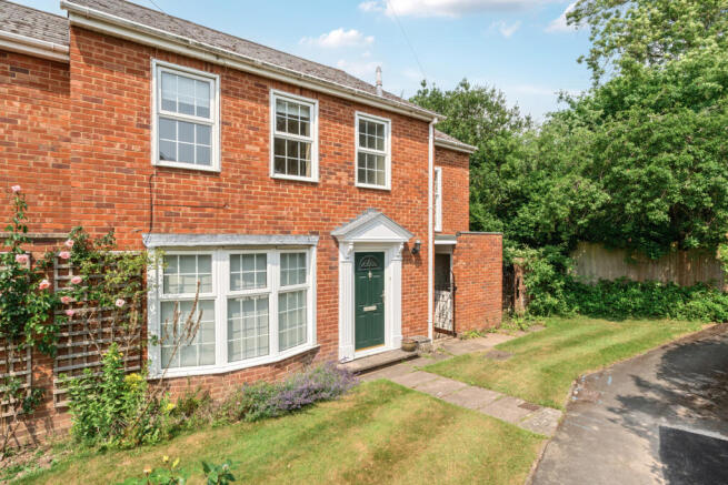 3 bed property, in Bentinck Close, £800,000